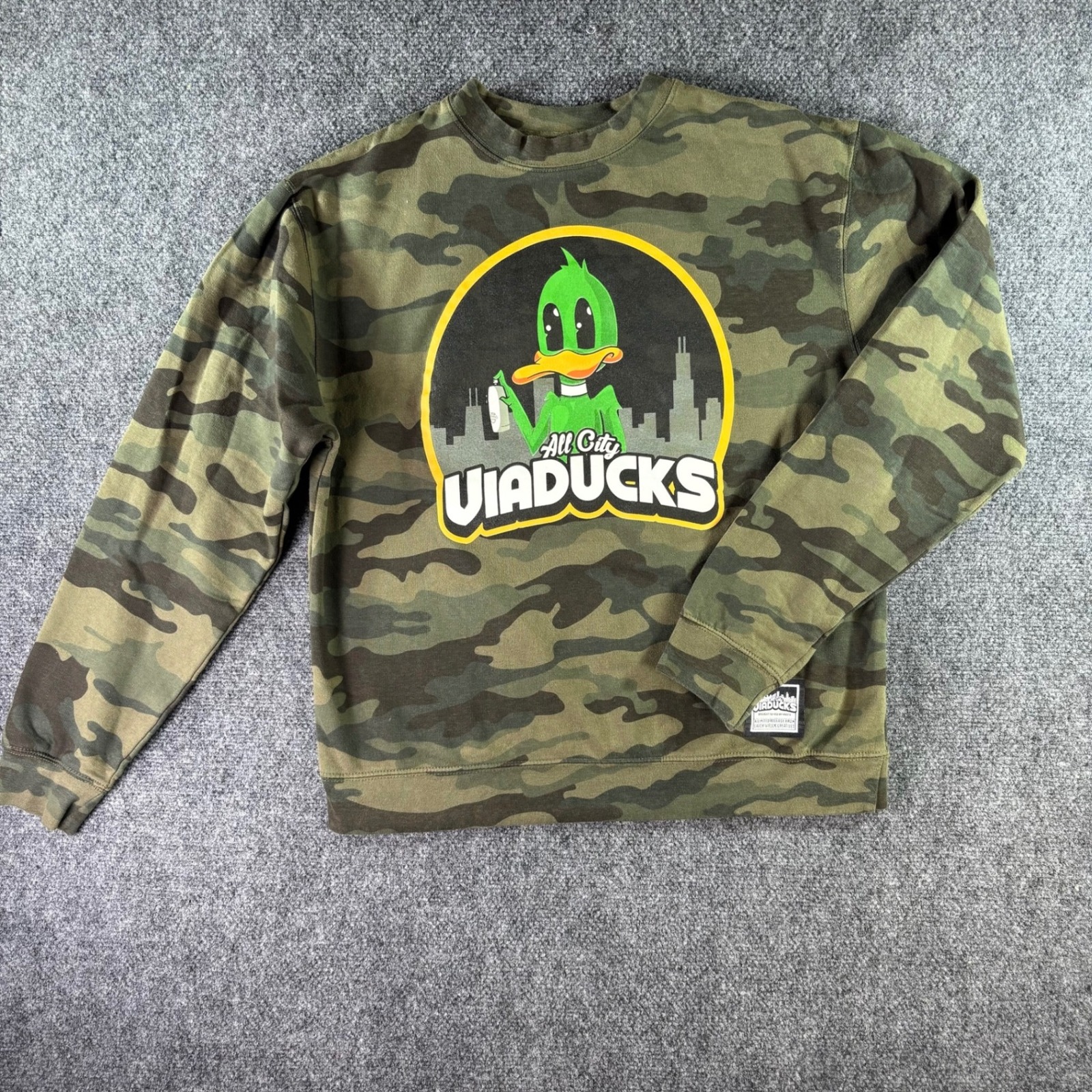 Catch Wreck Viaducks Sweatshirt Mens Small Camo Chicago Graffiti Limited Release